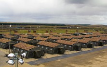 vojenský stanový tábor